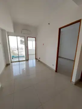 Disewakan terbaru 2BR unfurnish Pasang AC apartement The Nest