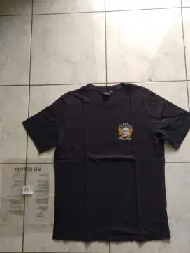 Kaos Cotton On Tbar Art ORIGINAL size M Full Tag Belum Pernah Dipakai