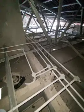 Tukang listrik profesional
