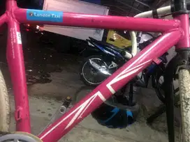 sepeda roadbike london taxi pink jual murah meriah BU banget hari ini