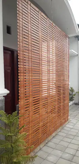 tirai kayu jati