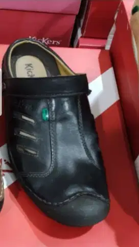 Sandal  kulit asli kickers bts sepatu fr3 dvd gantungan kunci uniqlo