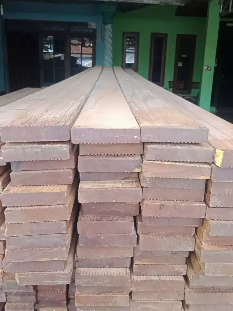 Decking kayu Ulin