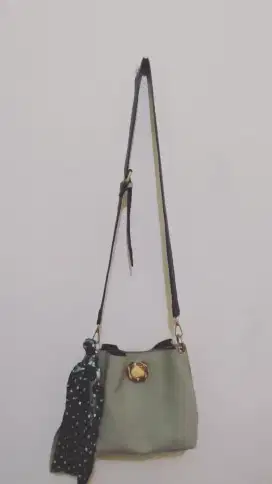 Sling bag green