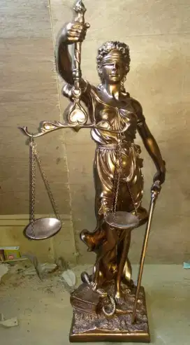 PATUNG DEWI KEADILAN UK.30 cm