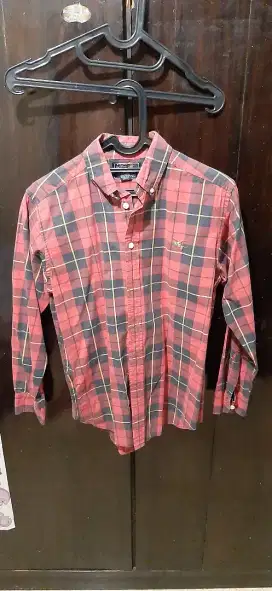 Kemeja flannel merah