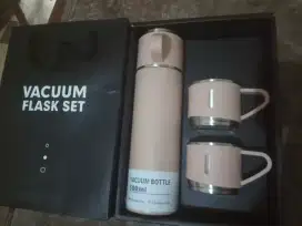 1 thermos vacuum flash set 500ml.+ 3 cangkir warna light pink