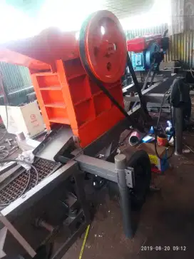 mesin pemecah batu(stone crusher)
