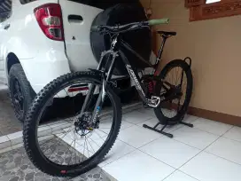 Lapierre Spicy Collosus Santacruz Siskiu N9 Yeti Trek Scott Patrol