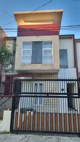 DIKONTRAKKAN RUMAH STRATEGIS