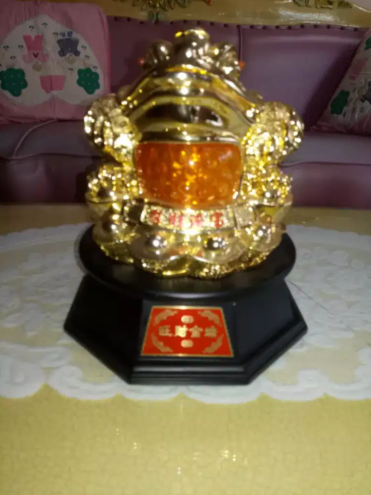 Barang pajangan antik koleksi pribadi