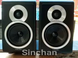 Speaker bookshelf SONUS FABER chameleon B made in ITALIA (beli dr BARU