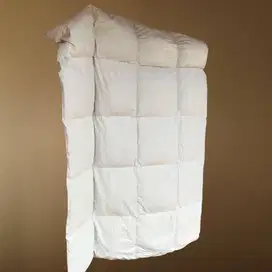 [Preloved] Angsvide Bed Cover Comforter (Isi Bulu Angsa) 150cm x 200cm