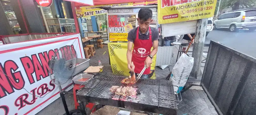 DI BUTUHKAN TENAGA PENGALAMAN KOKI BAKARAN DAN MASAK