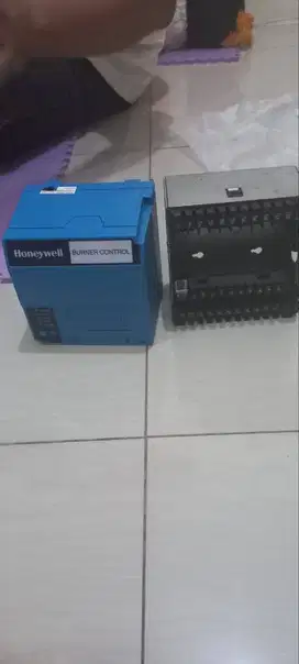 Honeywell Burner Control RM 7895 C 1012
