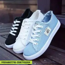 Sepatu Sneaker Denim Wanita