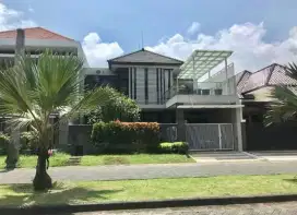 Rumah Mewah Jalan Kembar Boulevard Araya Golf Ada Kolam Renang