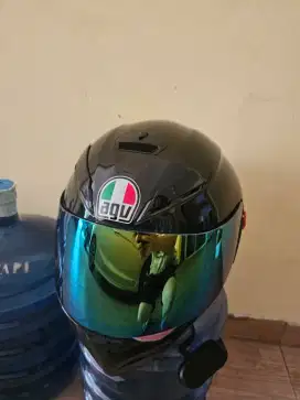 Helm agu kondisi 95% baru