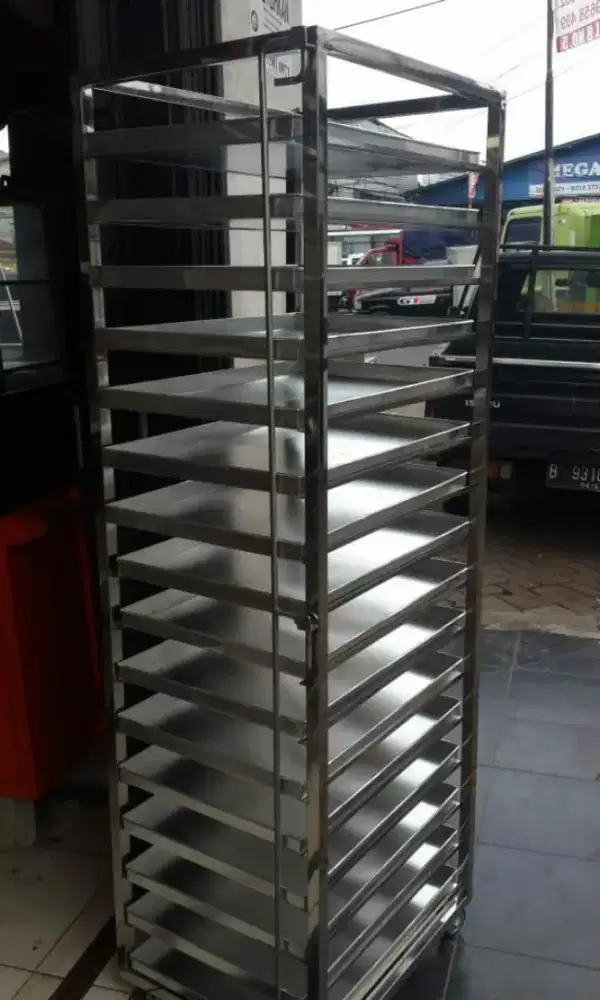 Trolley Bakery Stainles 16 Susun uk.47x60 cm T.175 cm