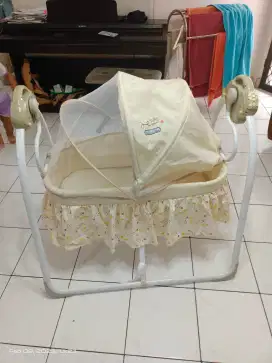 PRELOVED RANJANG GOYANG BAYI IMPOR