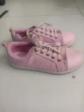 Sepatu Gabino size 37