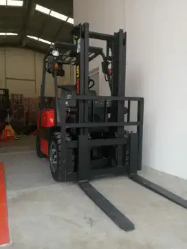 Distributor Terbaik Forklift Diesel Isuzu Kapasitas 2 Ton 3 Ton 5 Ton