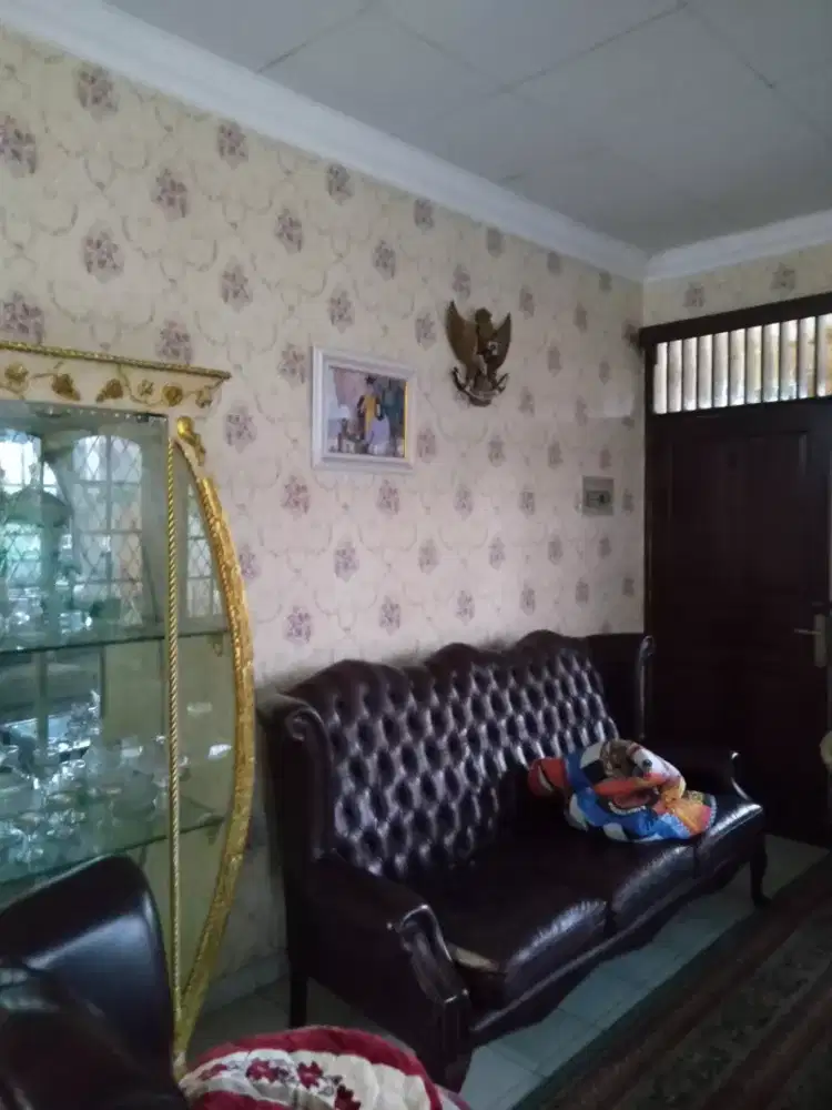 Tukang pasang wallpaper