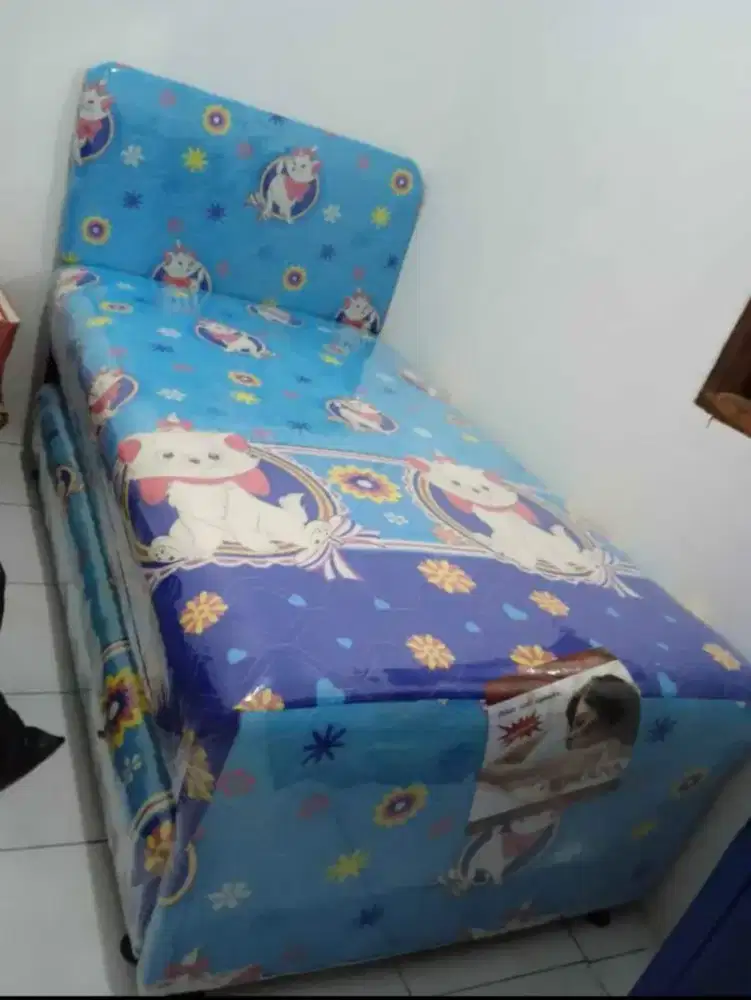 Springbed anak motif kucing cantik