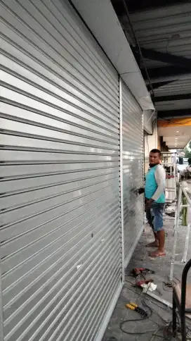Pintu polding gate dan rolling door