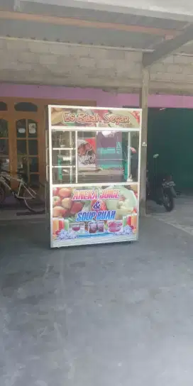 Both jualan empek-empek jus telur gulung sempolan tahu walik ayam