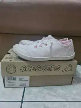 Preloved Sepatu skechers kids (anak) size 32 (20cm)