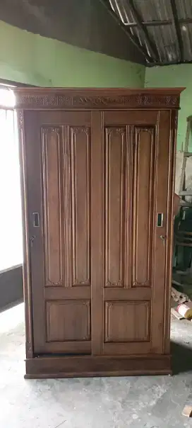 Lemari Sleding Ukuran Tanggung Kayu Jati Finishing Melamic Alusan