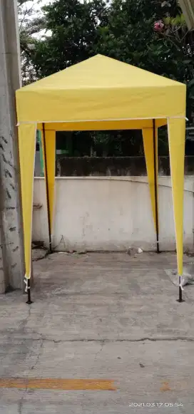 Tenda bongkar pasang dan lipat