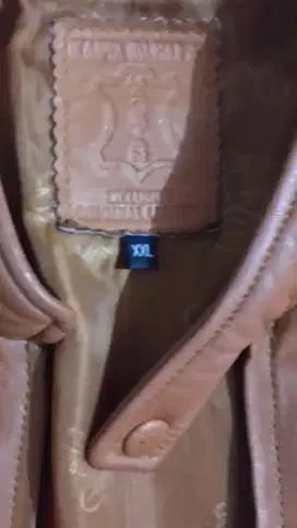 Jual jaket kulit wanita. Kondisi bagus