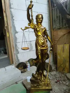 PATUNG DEWI KEADILAN / DEWI FORTUNA / THEMIS . UK 30 cm