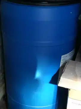 Drum plastik biru, kapasitas ± 200 liter