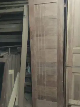Kusen dan daun pintu utama minimalis