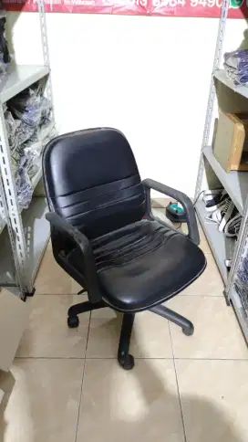 Kursi roda direktur