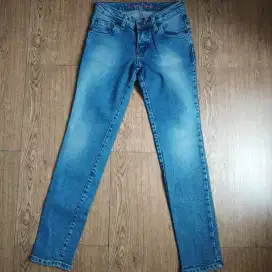 Preloved Contempo Celana Jeans
