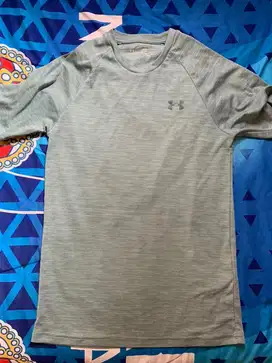 Baju Olahraga Under Armour Biru Size XS