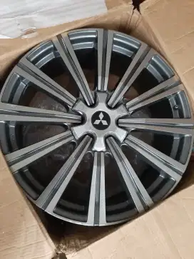 Velg R22 Pajero Sport