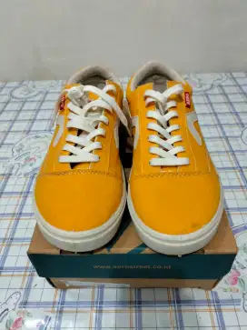 Sepatu Aerostreet Kuning