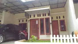 Rumah Cluster Masuk Mobil dekat Bandara Poris Green Lake Cipondoh