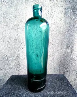 Botol vintage era kolonial jadul antik kuno