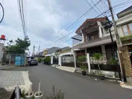 Dijual Rumah di Kampung Melayu Jakarta Timur. Strategis & NO Banjir