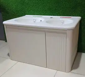 Dijual wastafel dan cabinet masih baru ukuran 80cm free kran