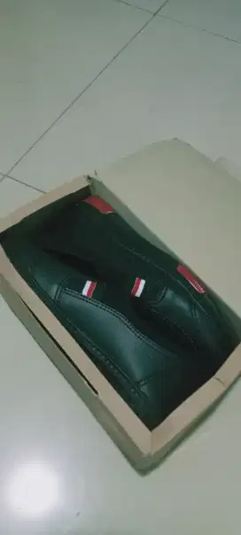 Di jual sepatu sport