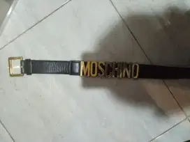 Ikat pinggang wanita Moschino