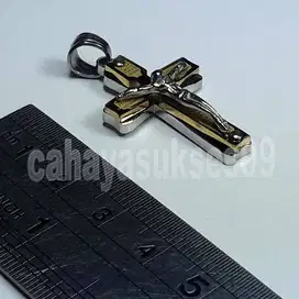 Liontin Kalung Salib Yesus Titanium Gold Cross Necklace 2cm x 3cm NEW