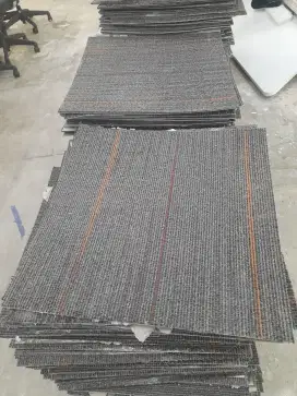 Karpet tile 50x50 cm bekas